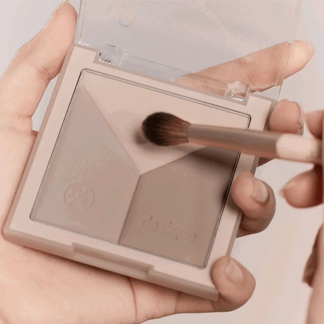 dasique V-Cut Blending Shading 13g
