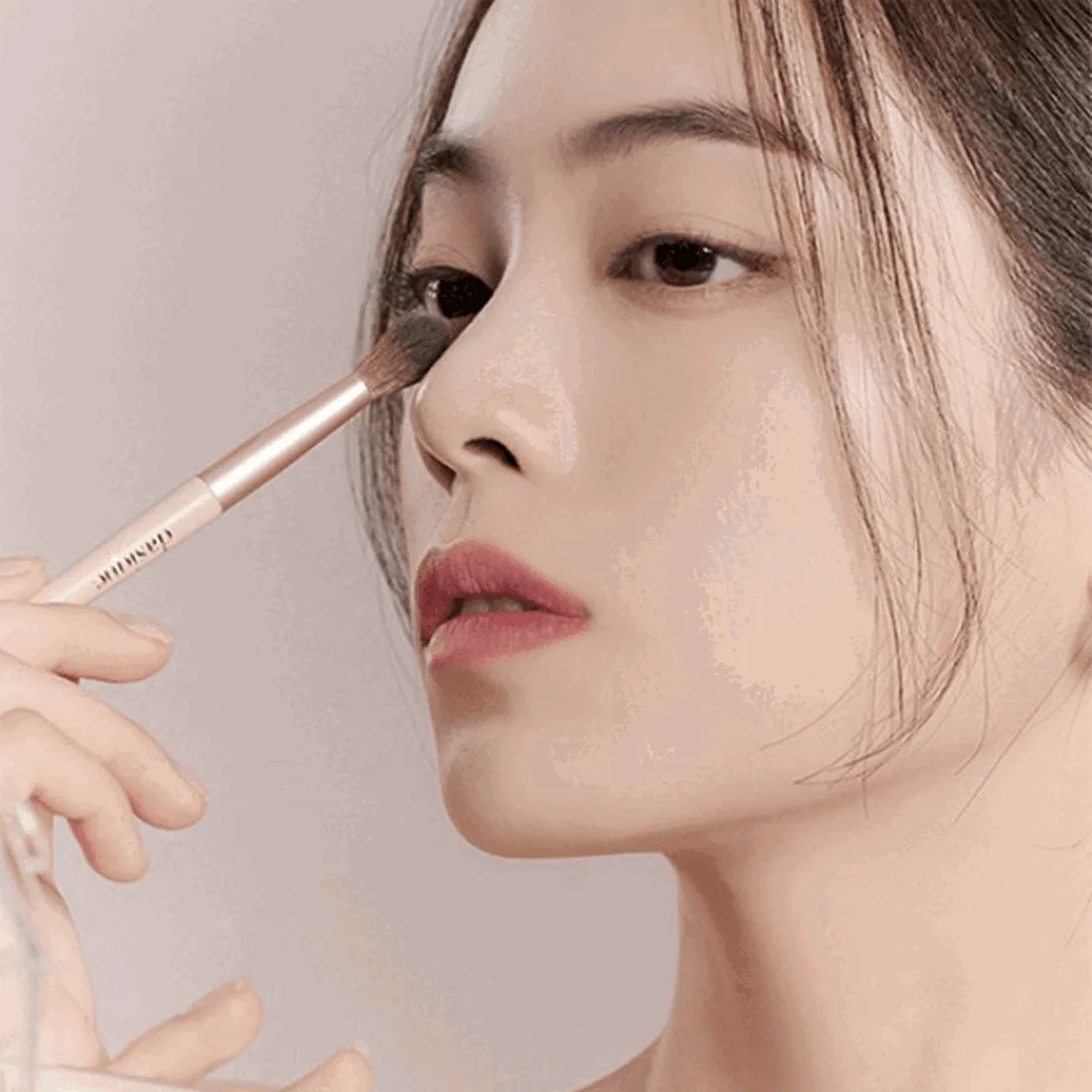 dasique V-Cut Blending Shading 13g