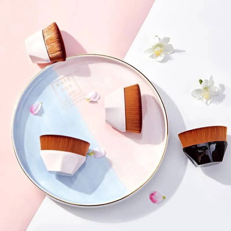 High-Density Seamless Foundation Brush