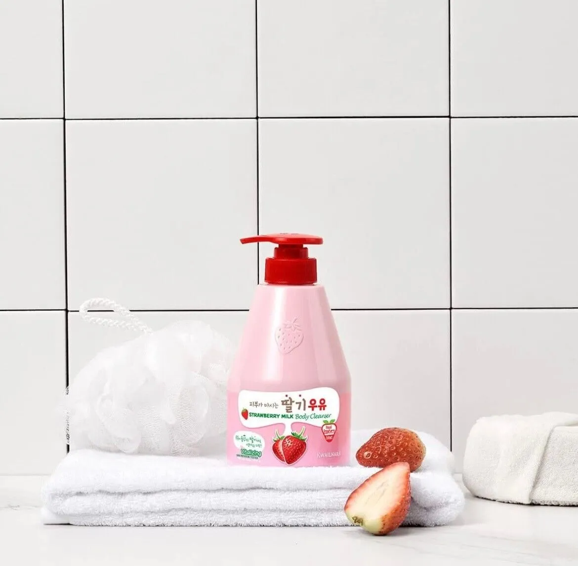 Milk Body Cleanser 560ml- Strawberry