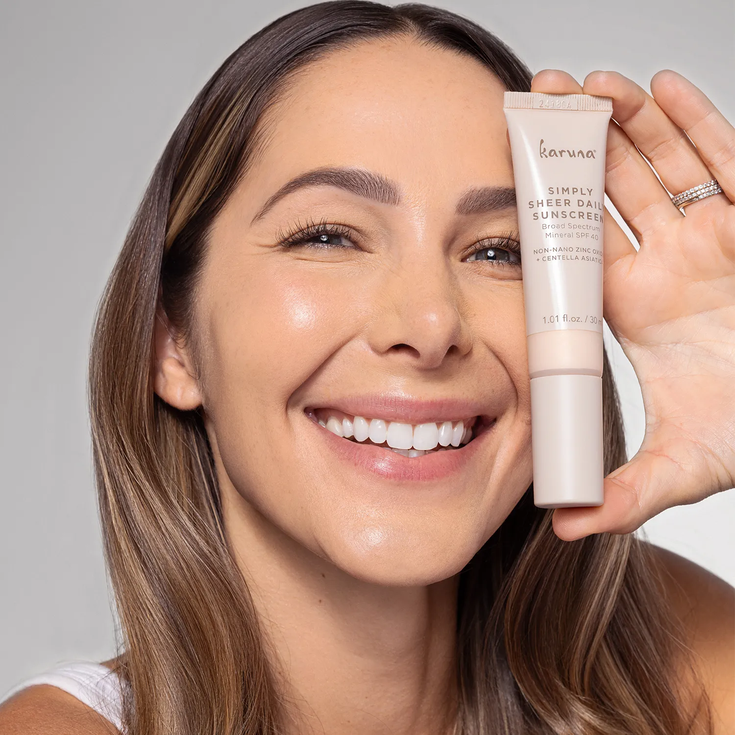 Simply Sheer Daily Sunscreen SPF 40 - Glow Booster